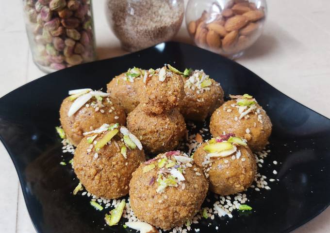 JAGGERY BESAN LADDU